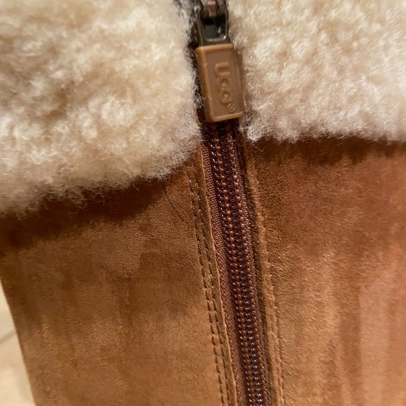 UGG Boots - Picture 4 of 9